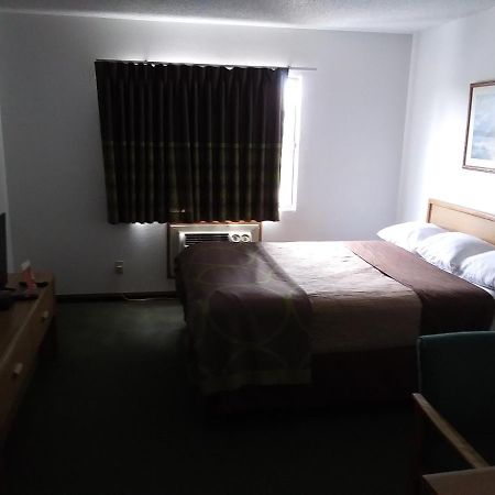 Amerihost Inn & Suites Kingdom City Bagian luar foto