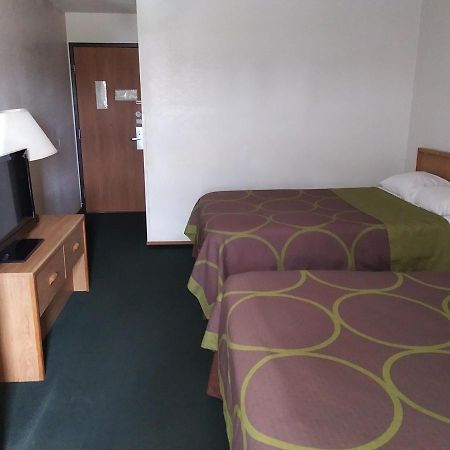 Amerihost Inn & Suites Kingdom City Bagian luar foto