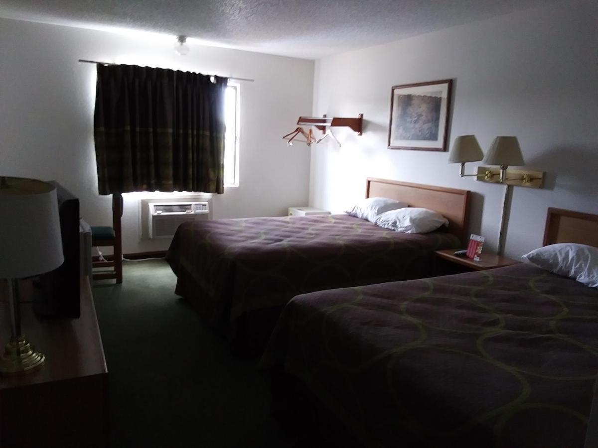 Amerihost Inn & Suites Kingdom City Bagian luar foto