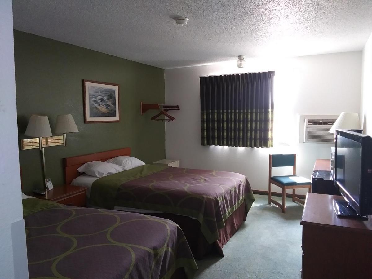 Amerihost Inn & Suites Kingdom City Bagian luar foto