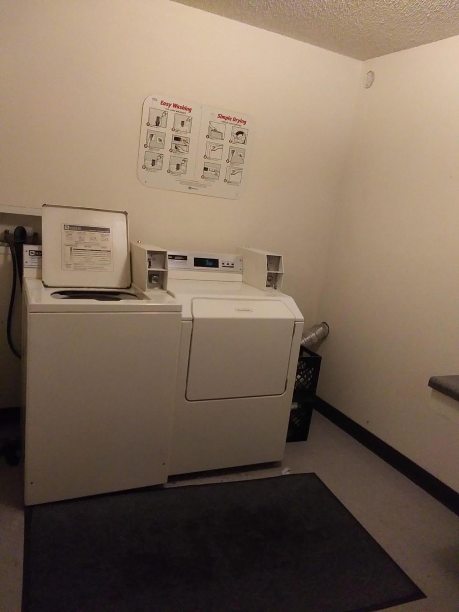 Amerihost Inn & Suites Kingdom City Bagian luar foto
